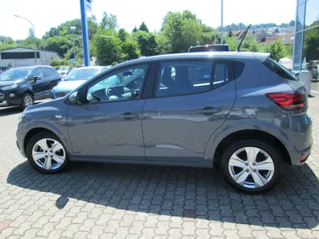 Car image 3