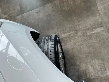 Car image 49