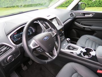 Car image 10