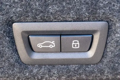 Car image 35