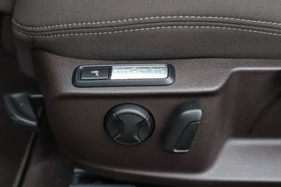 Car image 36