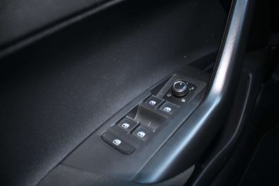 Car image 36