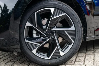 Car image 38