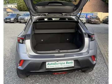 Car image 26