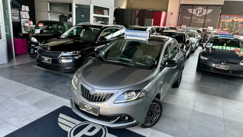 Car image 16