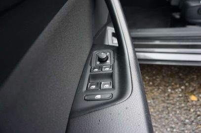 Car image 38