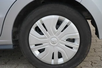Car image 27