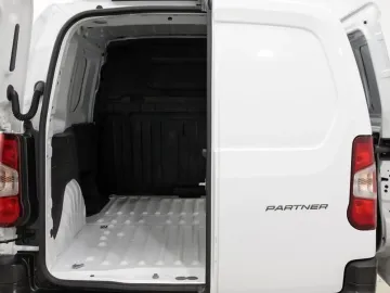 Car image 37