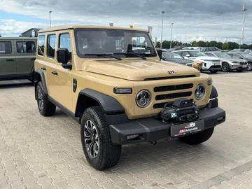 Car image 4