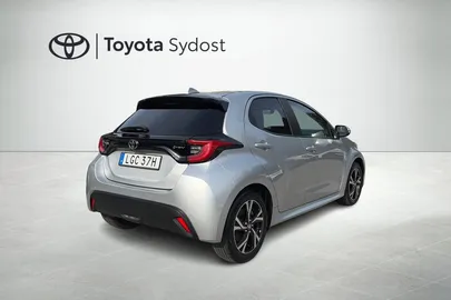 Car image 3