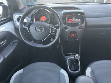 Car image 11