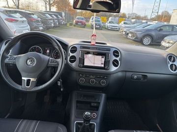 Car image 26