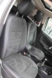 Car image 32