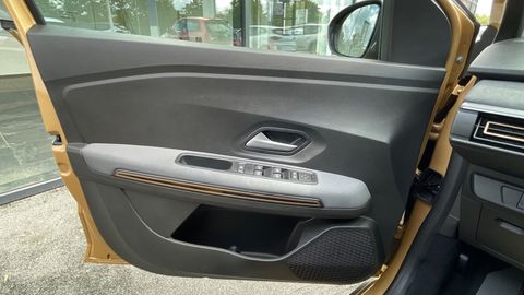 Car image 33