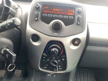 Car image 11