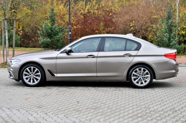 BMW 520d Luxury Line xDrive 140 kW image number 5