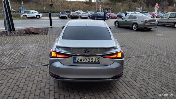 Lexus ES 300 h 160 kW image number 3