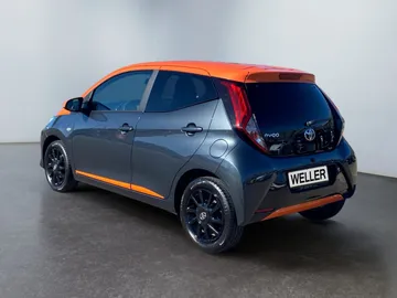 Car image 5