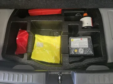 Car image 24