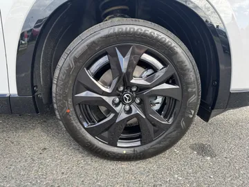 Car image 25
