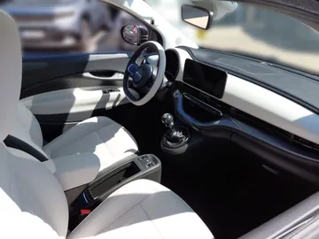 Car image 12