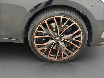 Car image 29