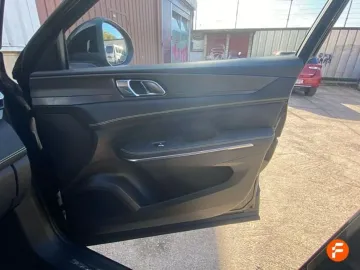 Car image 27