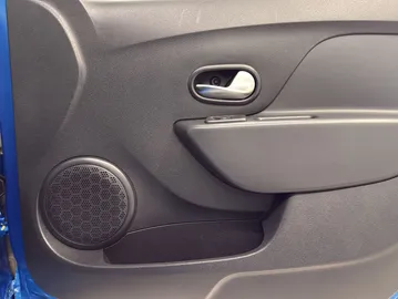 Car image 25