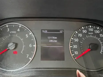 Car image 27