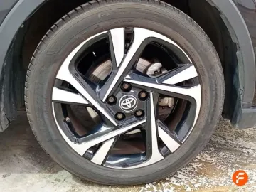 Car image 19
