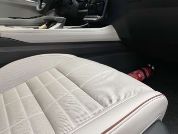 Car image 37