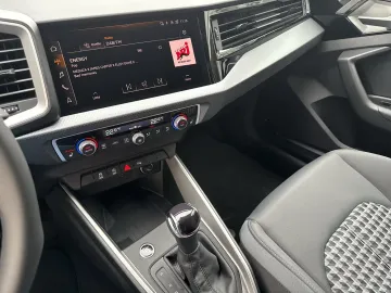 Car image 28