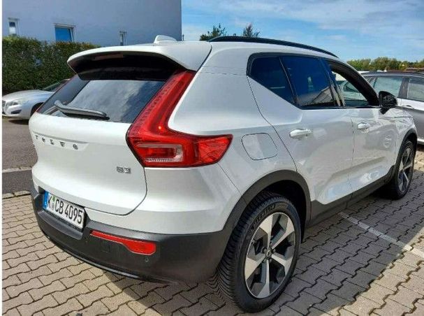 Volvo XC40 Plus Dark 120 kW image number 2