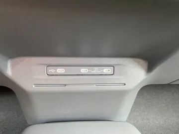 Car image 36