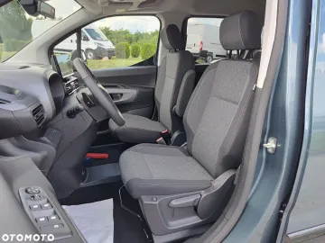 Car image 40