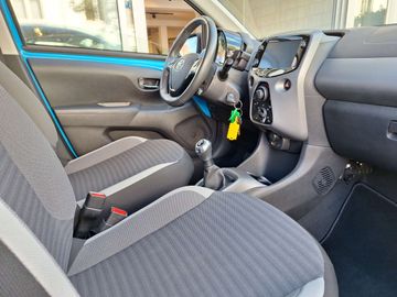 Car image 14