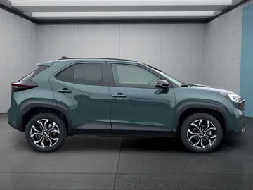 Car image 4