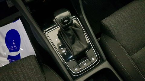 Car image 24