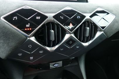 Car image 32