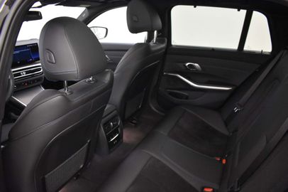 Car image 33