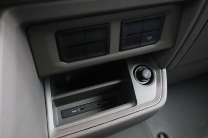 Car image 36