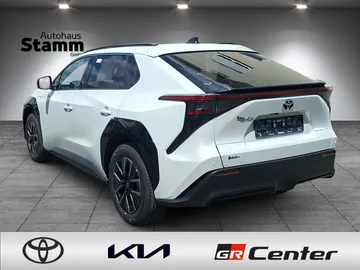 Car image 4