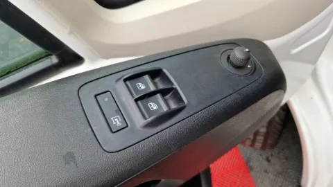 Car image 27