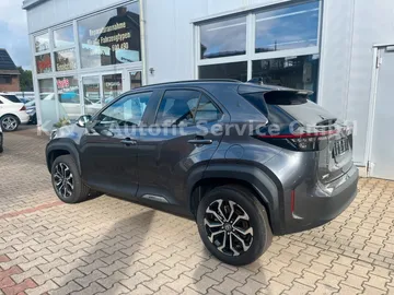 Car image 3