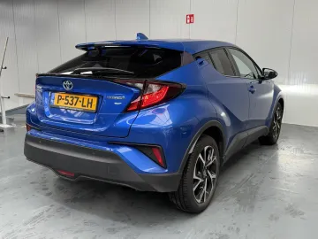 Car image 24