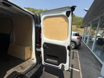 Car image 29