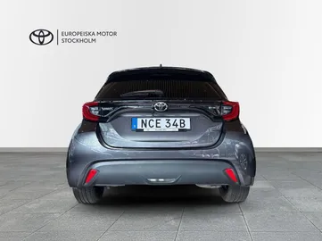 Car image 3