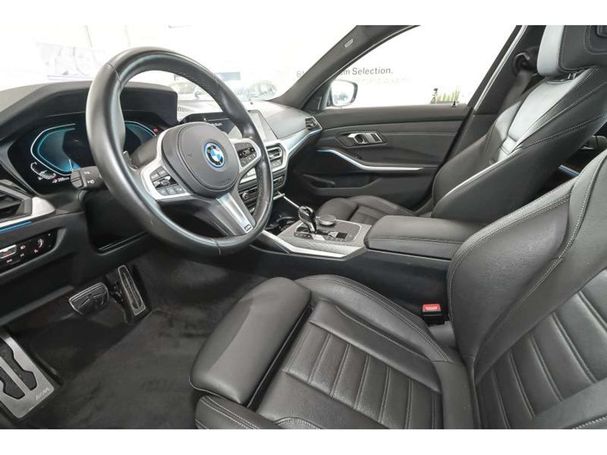 BMW 330 e Touring M xDrive 215 kW image number 4