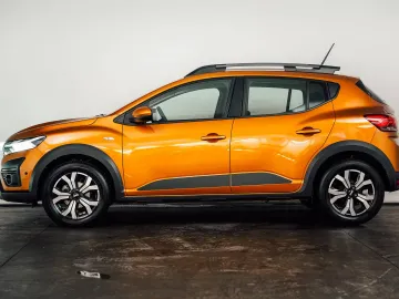 Car image 4