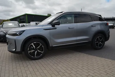 Car image 4